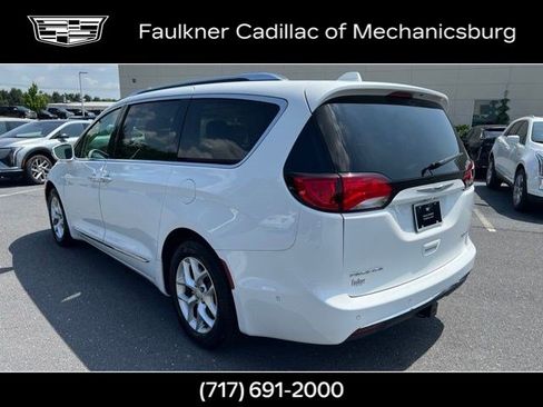 Used 2020 Chrysler Pacifica Limited w/ Advanced Safetytec Group FWD image 9