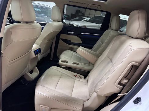 Used 2015 Toyota Highlander Limited Platinum AWD/4WD image 16