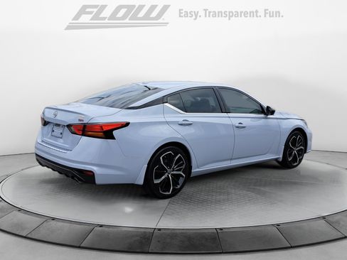 Used 2023 Nissan Altima 2.5 SR FWD image 9