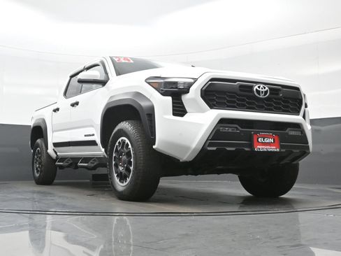 Used 2024 Toyota Tacoma TRD Off-Road w/ TRD Off Road Upgrade Package AWD/4WD image 27