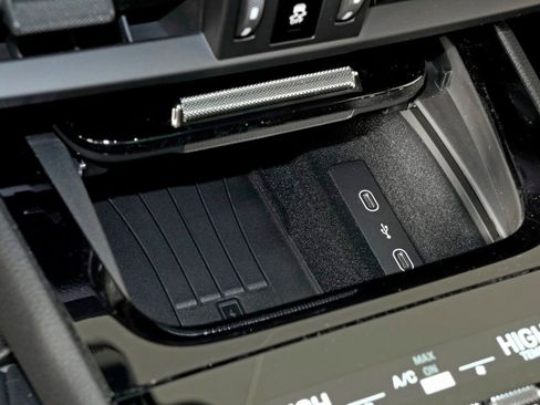 Certified 2026 Porsche Cayenne image 10