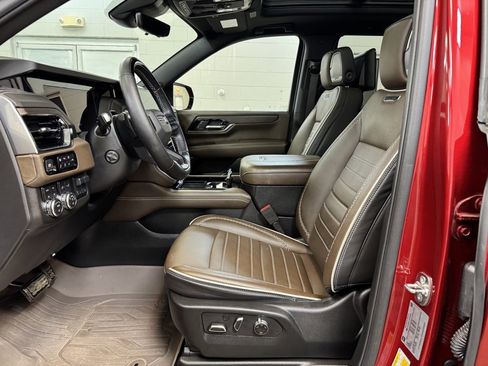 Used 2025 GMC Yukon Denali Ultimate w/ LPO, Floor Liner Package image 12