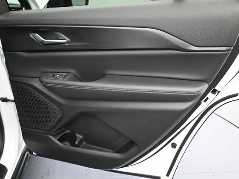 New 2025 Jeep Grand Cherokee L Laredo image 33