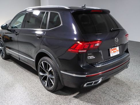Used 2022 Volkswagen Tiguan SEL R-Line AWD/4WD image 9