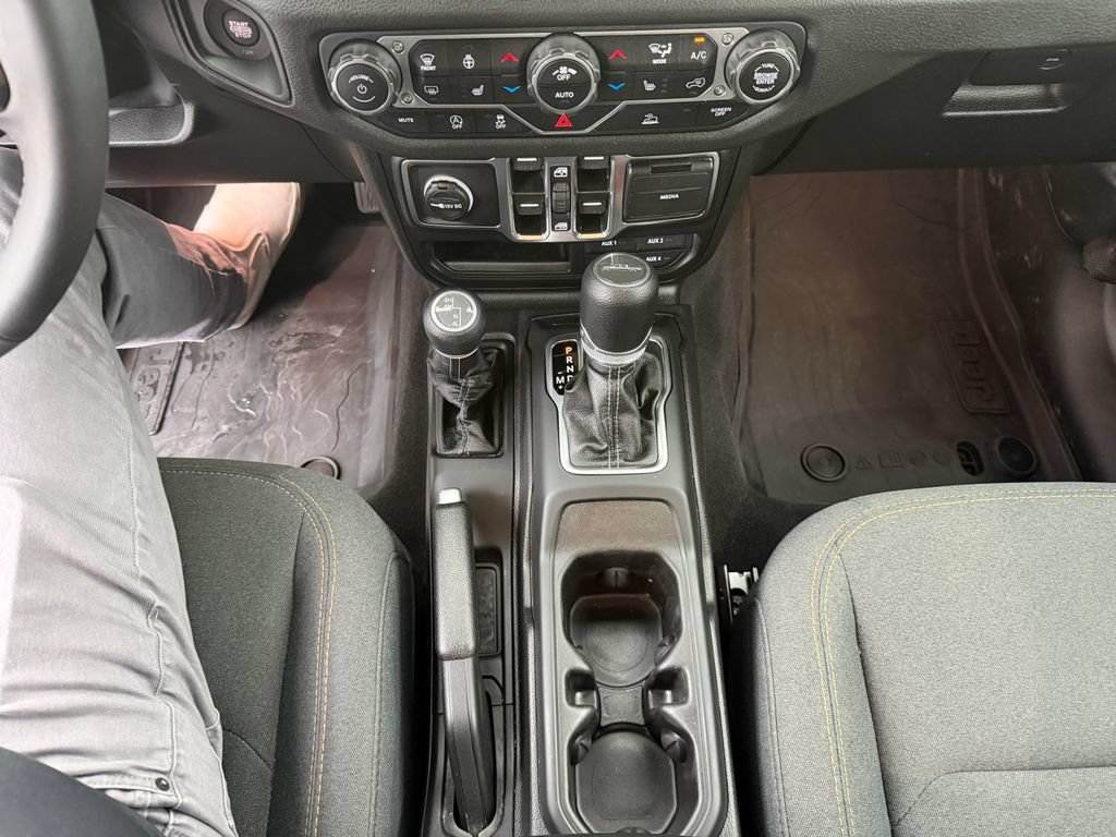 Used 2025 Jeep Gladiator Sport AWD/4WD image 29