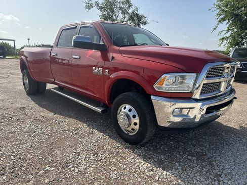Used 2017 RAM 3500 Laramie AWD/4WD image 2