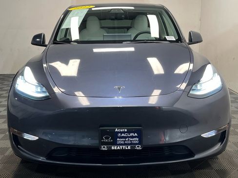 Used 2022 Tesla Model Y Long Range image 2