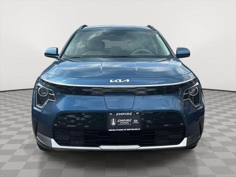 Used 2023 Kia Niro Wind w/ Wind Preserve Package FWD image 2