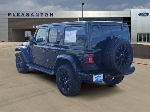 Used 2021 Jeep Wrangler Unlimited Sahara image 3