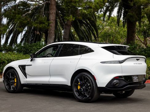 Used 2021 Aston Martin DBX AWD/4WD image 4