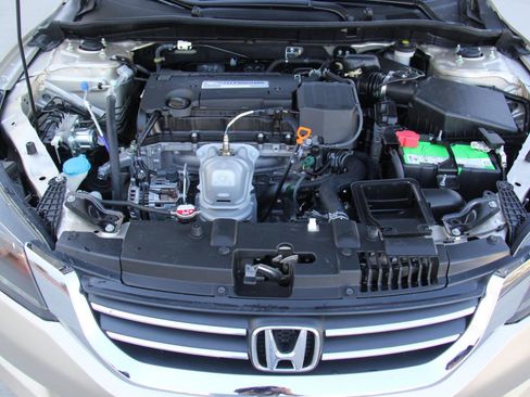 Used 2015 Honda Accord LX image 30