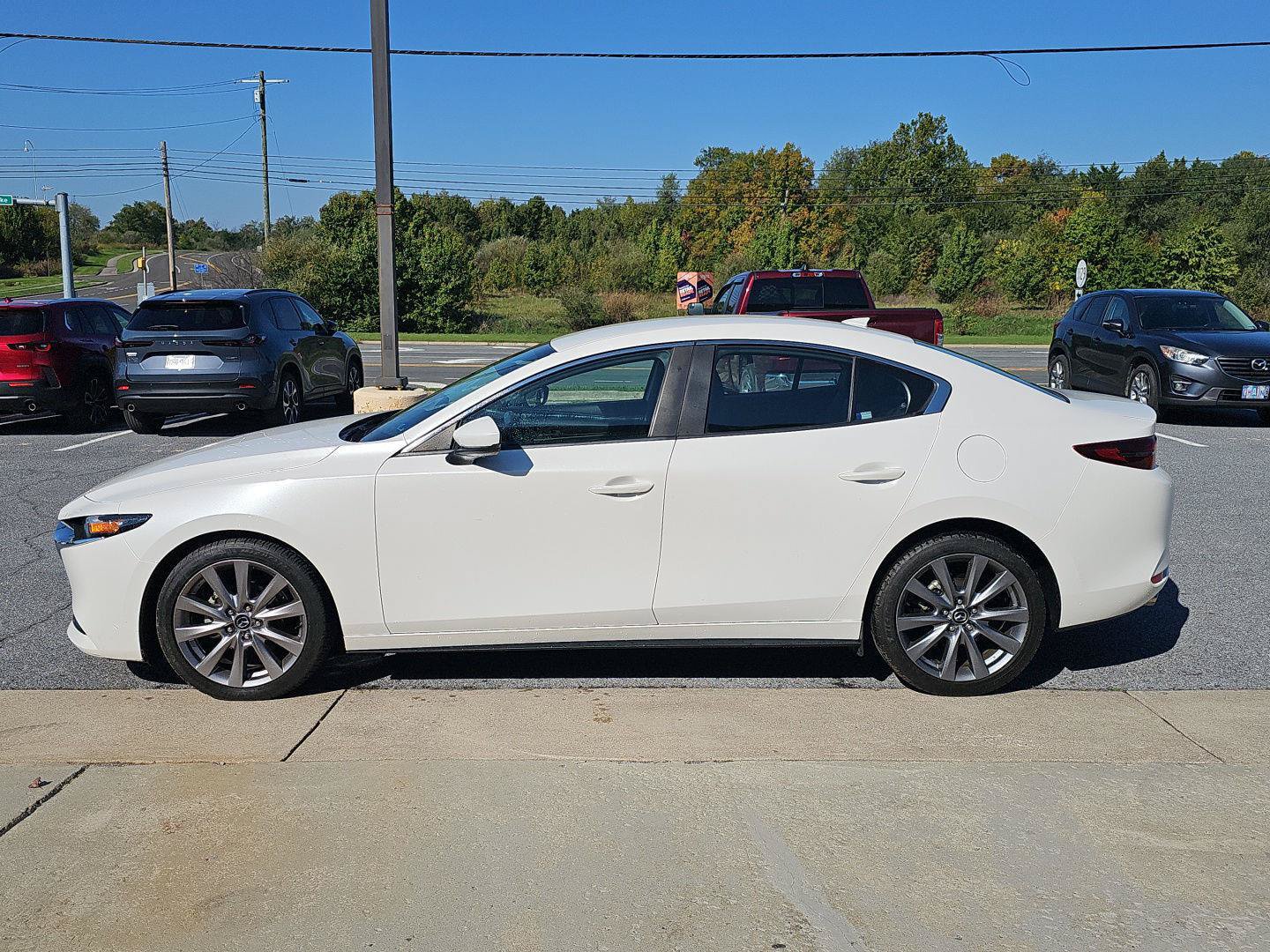 Used 2019 MAZDA MAZDA3 Sedan w/ Preferred Package FWD image 4