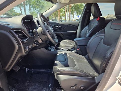Certified 2019 Jeep Cherokee Trailhawk AWD/4WD image 14