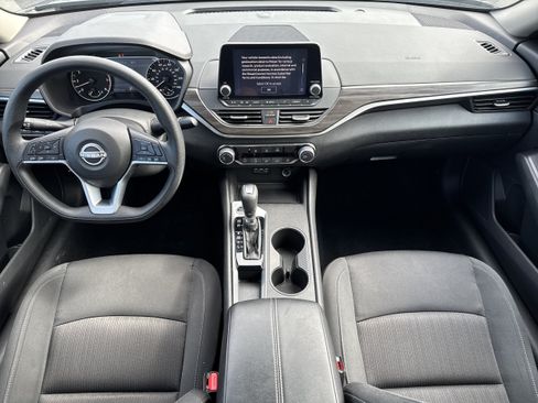 Used 2025 Nissan Altima 2.5 SV FWD image 15