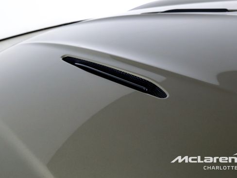 Used 2026 Aston Martin V8 Vantage S RWD image 31