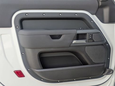 Certified 2023 Land Rover Defender 90 X-Dynamic SE image 12