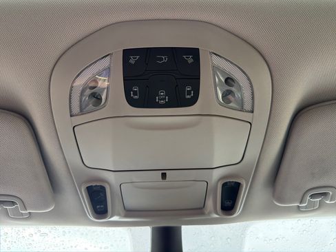 Used 2024 Chrysler Pacifica Limited FWD image 24