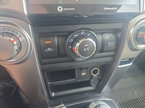 Used 2022 Toyota 4Runner SR5 Premium w/ Moonroof Package AWD/4WD image 17