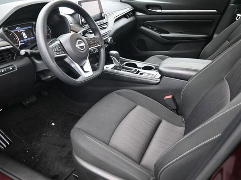 Used 2023 Nissan Altima 2.5 SV image 9