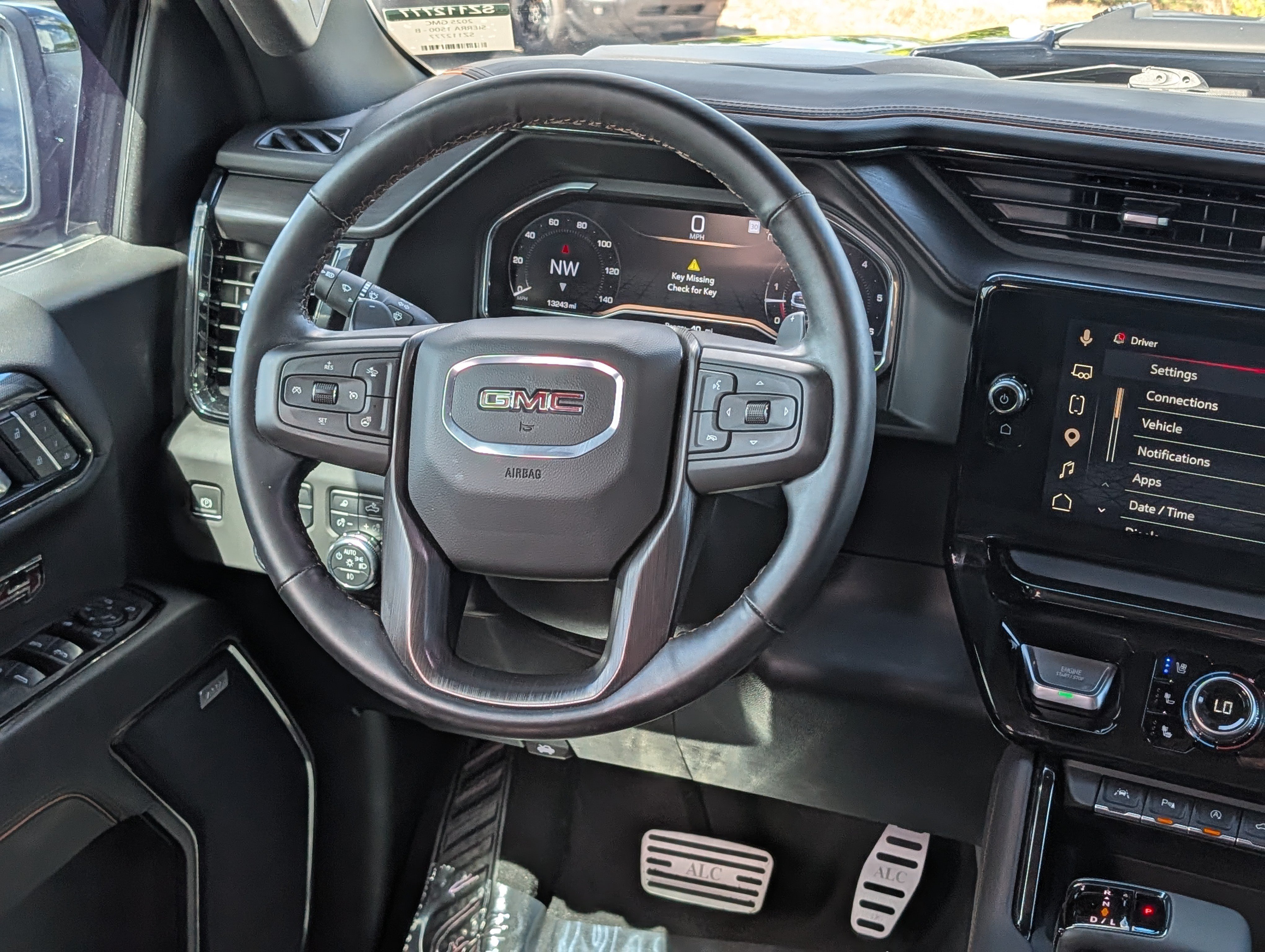 Used 2025 GMC Sierra 1500 AT4 w/ Technology Package AWD/4WD image 40