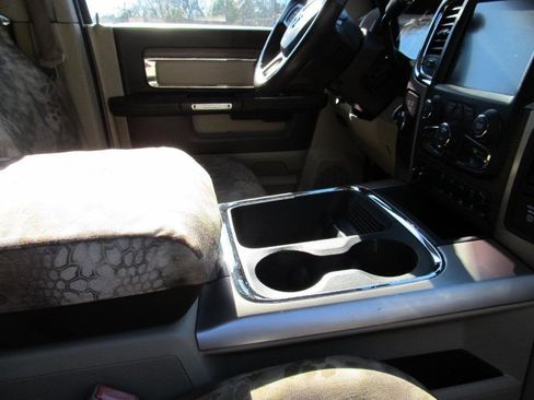 Used 2017 RAM 2500 Laramie w/ Convenience Group image 43