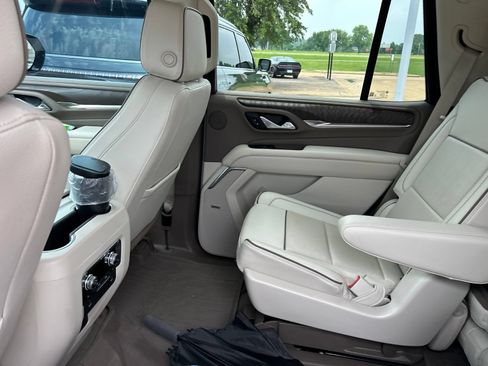 Used 2022 GMC Yukon Denali w/ Denali Premium Package RWD image 36