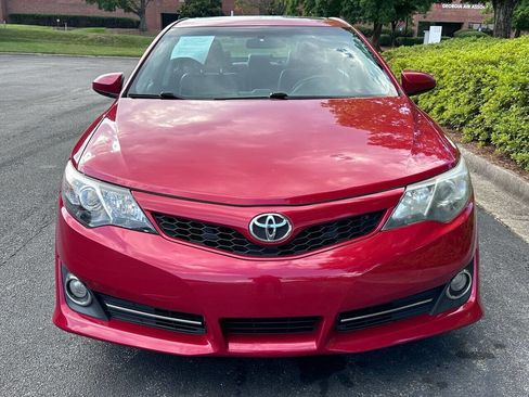 Used 2014 Toyota Camry SE w/ Moonroof Package image 3