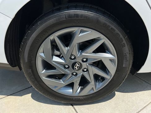 Used 2024 Hyundai Elantra SEL FWD image 10