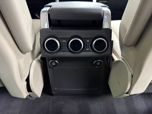 Used 2017 Land Rover Discovery HSE image 34