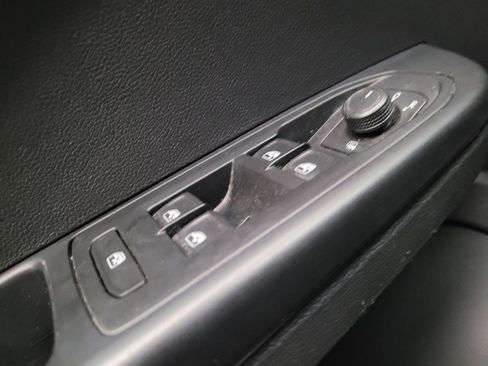 Used 2022 Volkswagen Taos SEL w/ Panoramic Sunroof Package FWD image 27