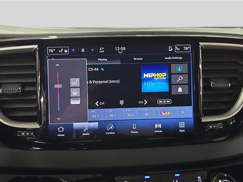Used 2025 Chrysler Pacifica Select FWD image 23