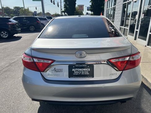 Used 2017 Toyota Camry XSE w/ Moonroof Package FWD image 5