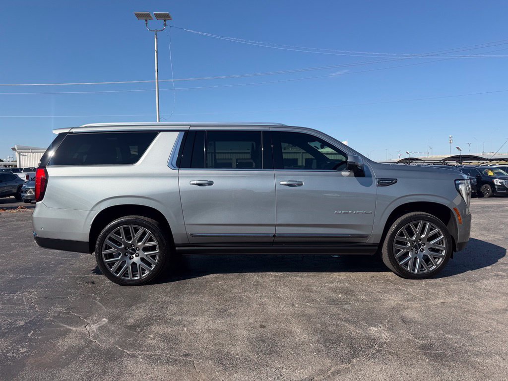 Used 2025 GMC Yukon XL Denali Ultimate AWD/4WD image 4