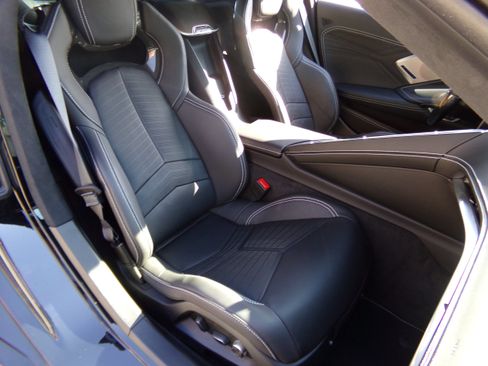 Used 2025 Chevrolet Corvette Z06 RWD image 23