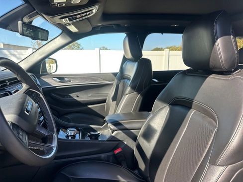 Used 2024 Jeep Grand Cherokee L Limited w/ Luxury Tech Group II image 46