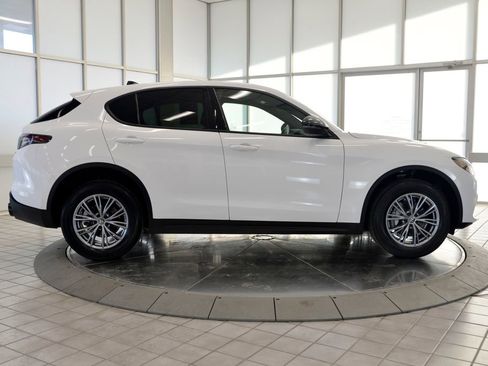 Used 2024 Alfa Romeo Stelvio Sprint image 9