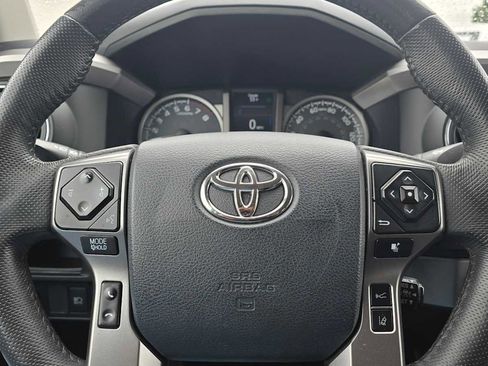 Certified 2018 Toyota Tacoma SR5 AWD/4WD image 27