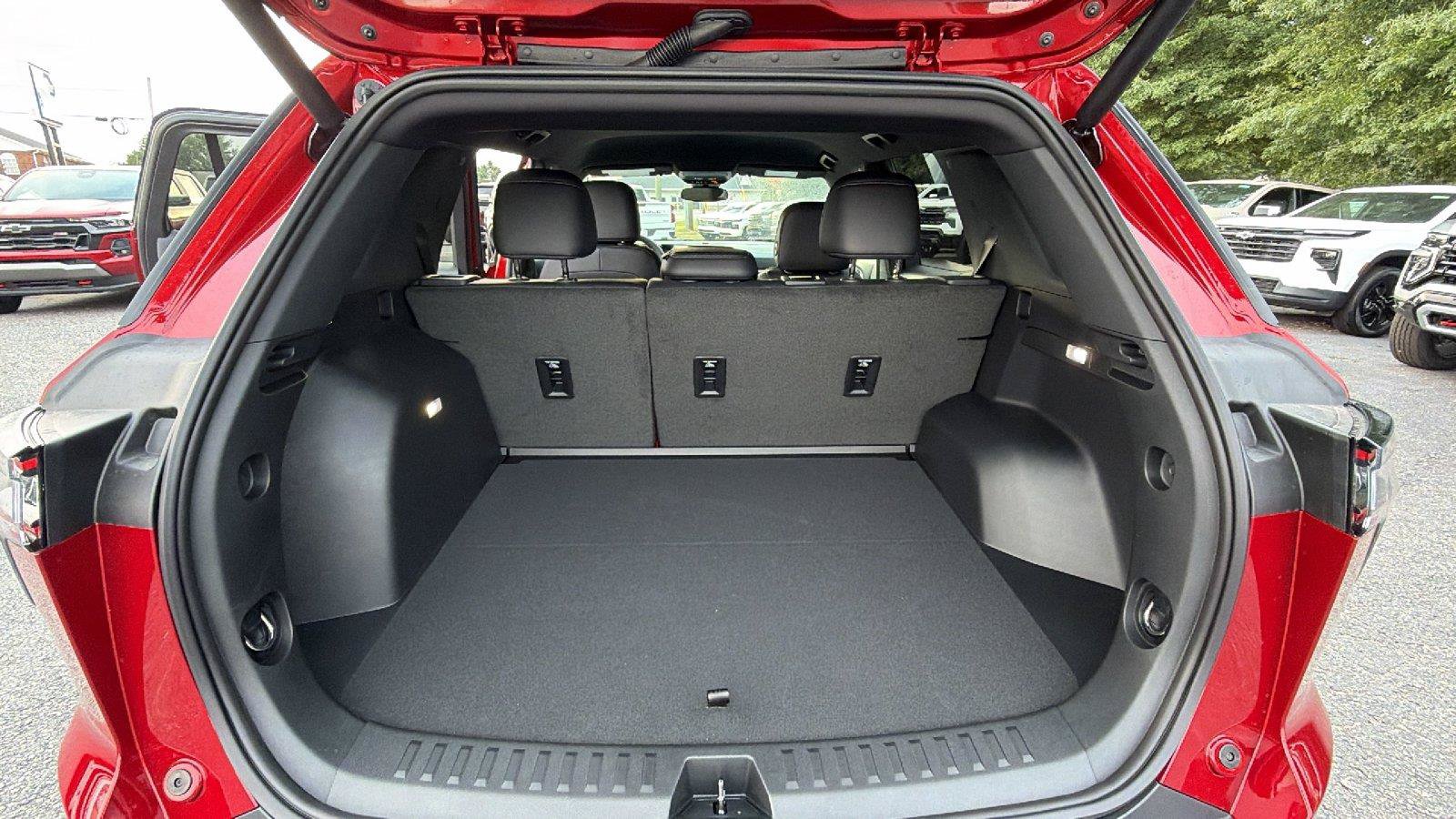 New 2027 Chevrolet Equinox LT w/ Convenience Package II FWD image 13