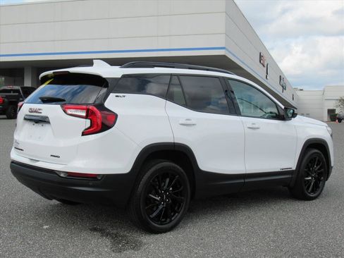 Used 2024 GMC Terrain SLT w/ Tech Package image 6