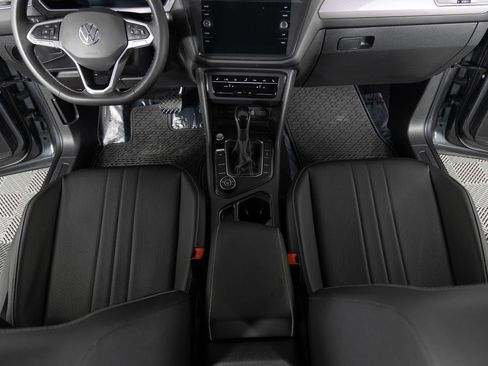 Used 2022 Volkswagen Tiguan SE AWD/4WD image 38