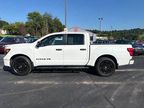 Used 2019 Nissan Titan SV w/ SV Convenience Package AWD/4WD image 5