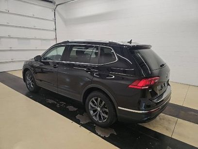 Used 2023 Volkswagen Tiguan SE w/ Panoramic Sunroof Package