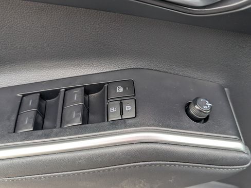 Used 2024 Toyota Highlander XLE AWD/4WD image 21