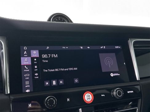 Certified 2025 Porsche Macan image 21