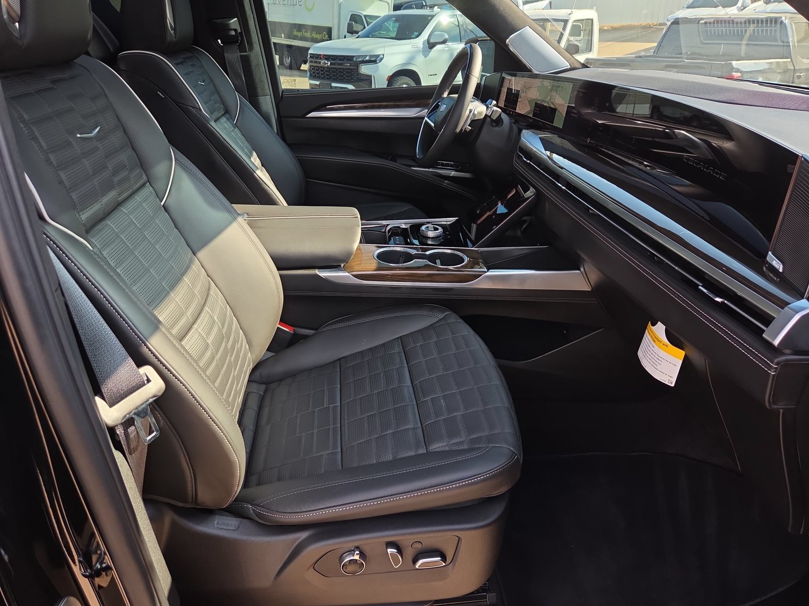 Used 2026 Cadillac Escalade Platinum Sport w/ LPO, ONYX Package AWD/4WD image 29