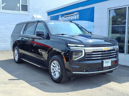 Used 2026 Chevrolet Suburban LT w/ Comfort Package AWD/4WD image 1