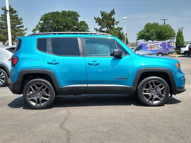 Used 2021 Jeep Renegade Latitude w/ Sun & Sound Group AWD/4WD image 2