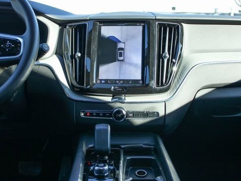 Used 2025 Volvo XC60 B5 Plus image 18
