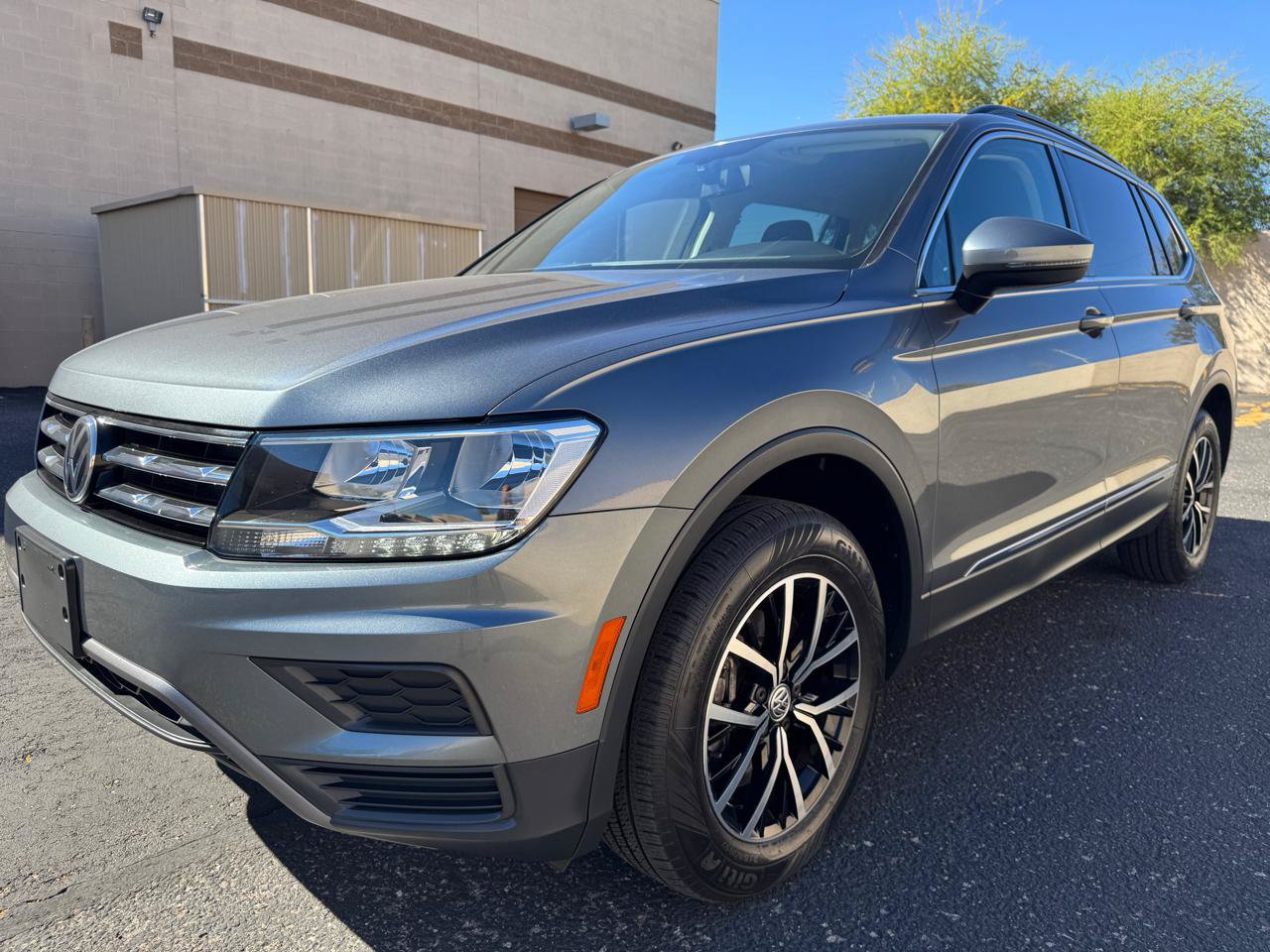 Used 2021 Volkswagen Tiguan SE FWD image 4