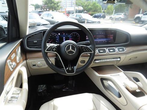 Used 2024 Mercedes-Benz GLE 350 4MATIC image 9